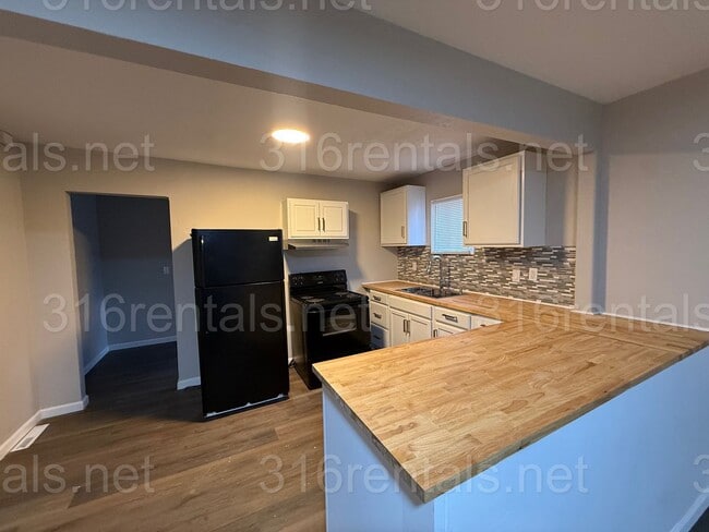 Photo - $1400 - 4 bedroom / 2 bathroom - Single Family Home