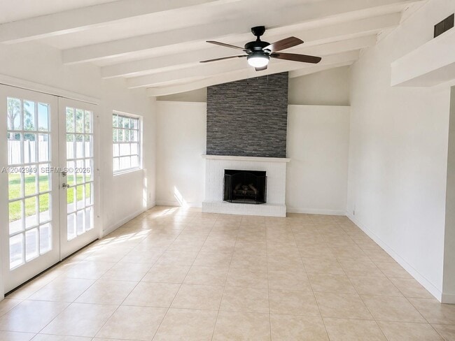 Photo - 401 NW 198th St