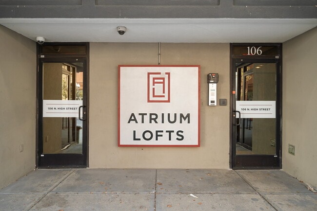 Photo - 106 N High St