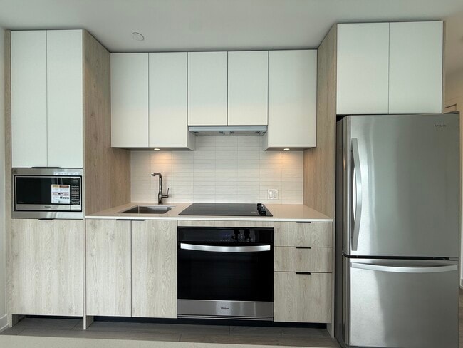 Building Photo - 1409-1007 The Queensway Toronto Ontario M8Z 0H4 Unit 1409