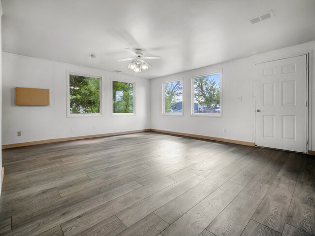 Photo - 200 Spruce St