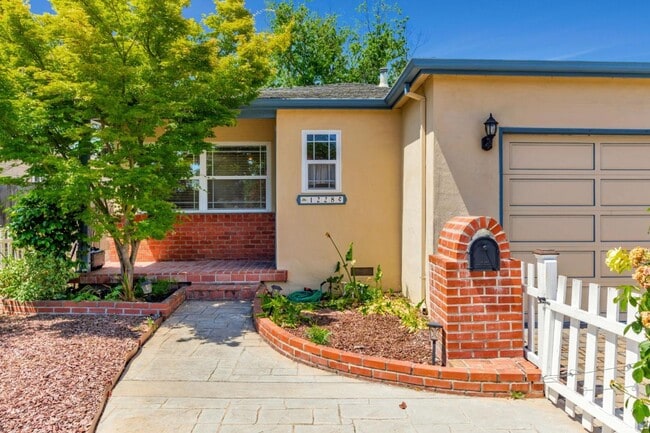 Photo - 1228 Ruby St