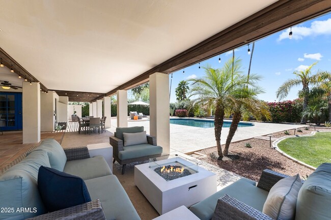 Photo - 7363 E Paradise Dr House
