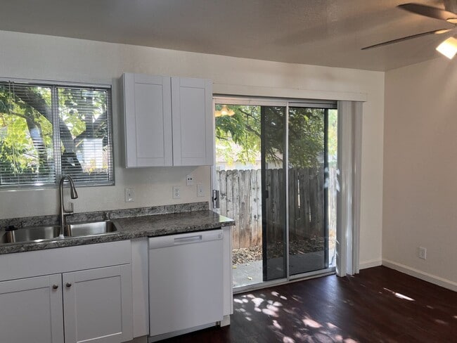 Photo - 1616 Willis St Unit 2