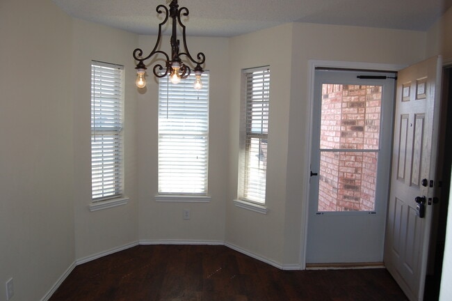 Photo - Stylish 3/2/2 Home with Fireplace and Cove...