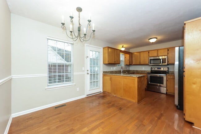 Photo - 1807 Meadowglen Cir