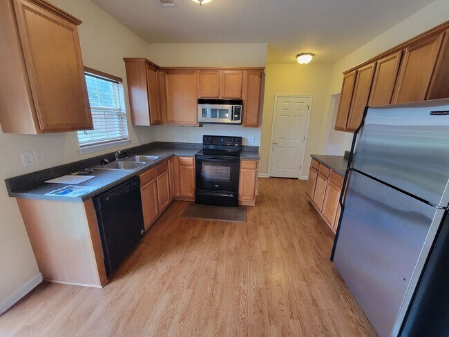 Photo - AVAILABLE NOW, $500 OFF FIRST FULL MONTH O...