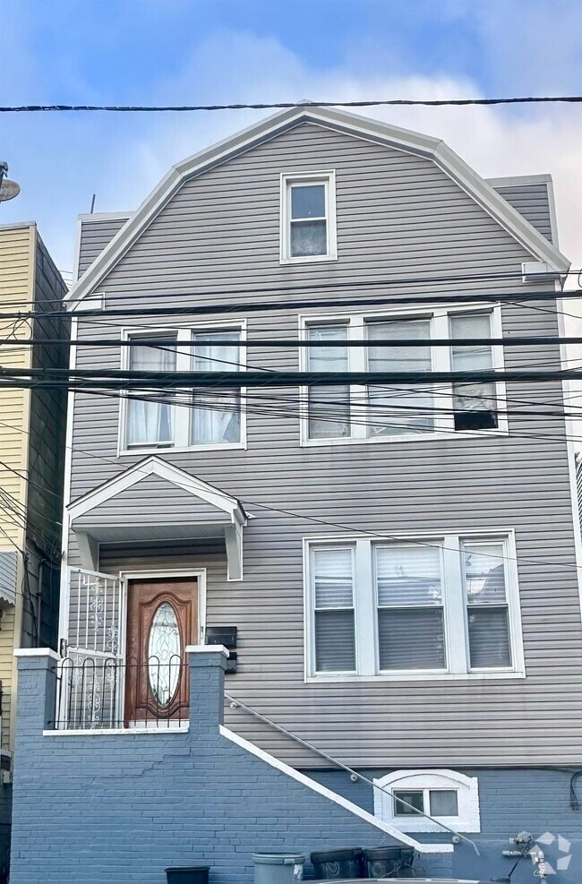 Building Photo - 258 Winfield Ave Unit 1 Rental