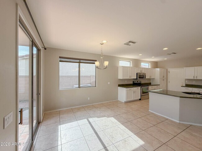 Photo - 203 W Cedar Dr