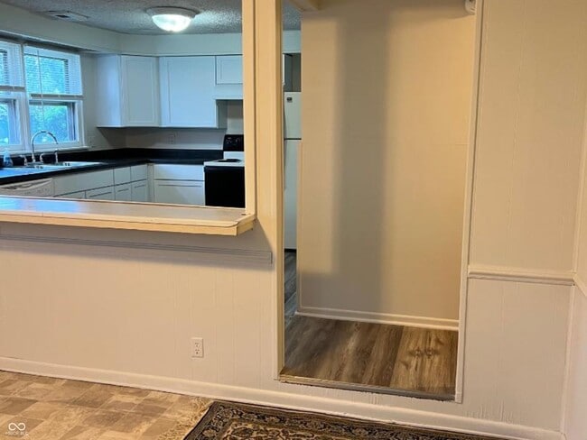 Photo - 741 N Rangeline Rd