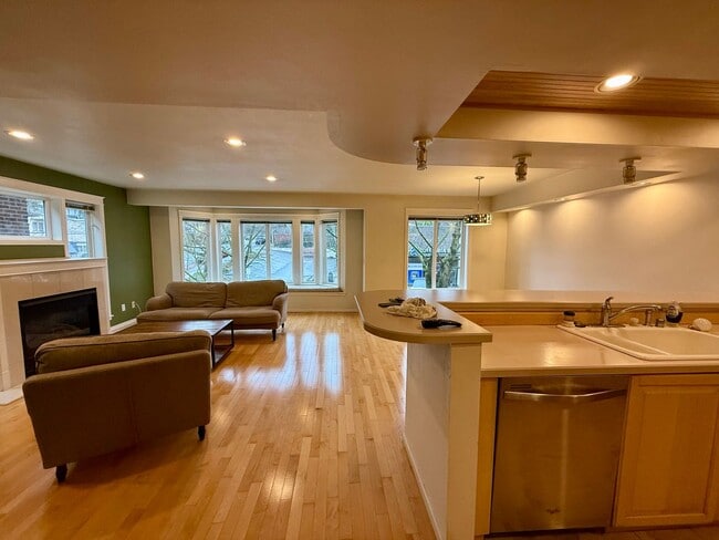 Photo - 1629 Queen Anne Ave N Unit 202