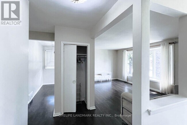 Photo - 16 Lochinvar Crescent