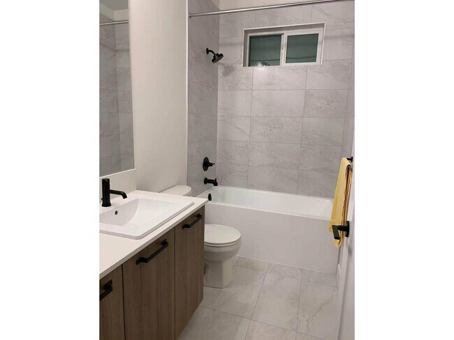 Photo - 19670-19675 75 Ave