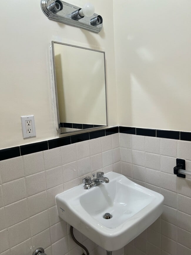 Bathroom - 553 W 148th St Unit 3