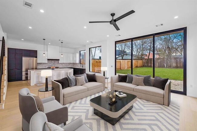 Photo - 1704 Kinney Ave Unidad A