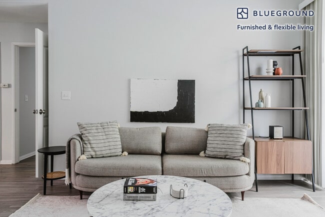 Photo - 2225 S Beverly Glen Blvd Unidad FL2-ID1271