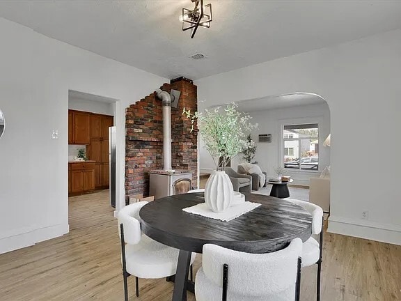 Building Photo - 2218 E Pacific Ave