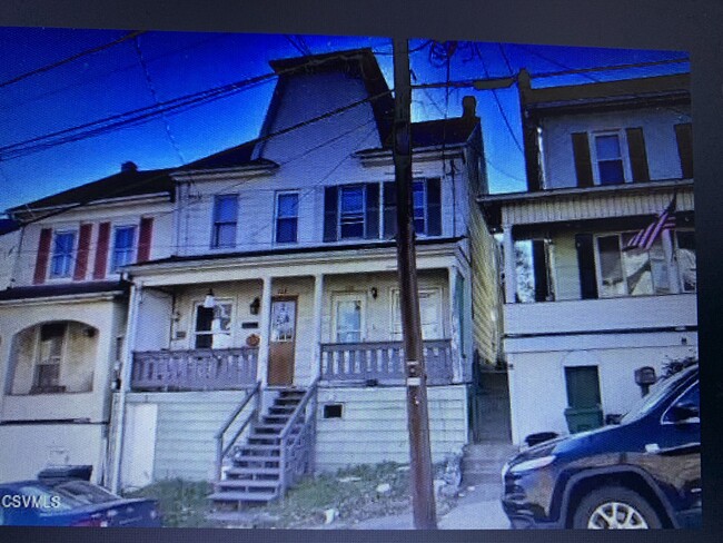 Building Photo - 930 W Pine St Rental