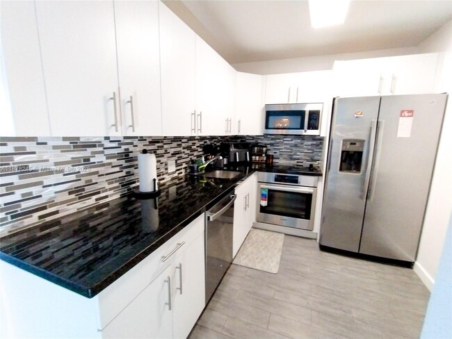 Photo - 3625 N Country Club Dr Unit 1004