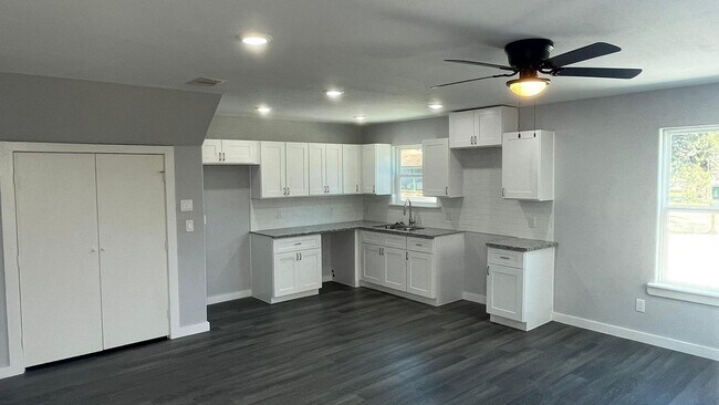 Photo - 6011 Wedgefield St