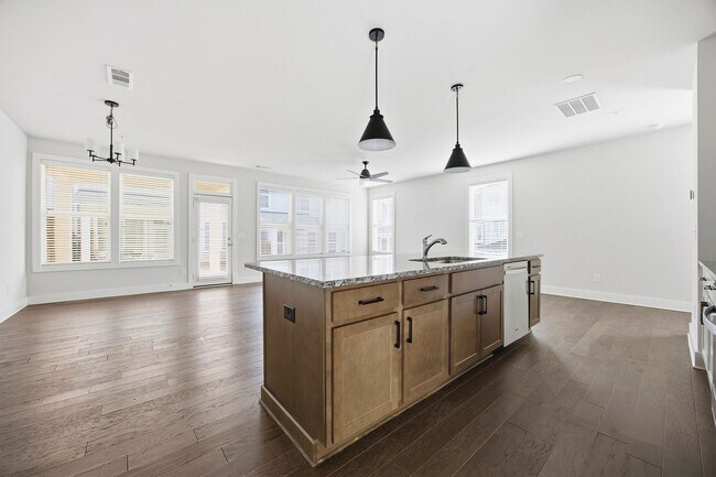 Photo - Luxury Westshore Townhome