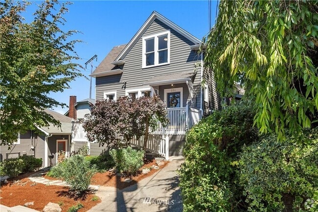 Building Photo - 2Bd/1.75Ba Seattle Duplex Rental