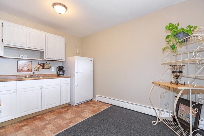 Photo - Chestnut Square