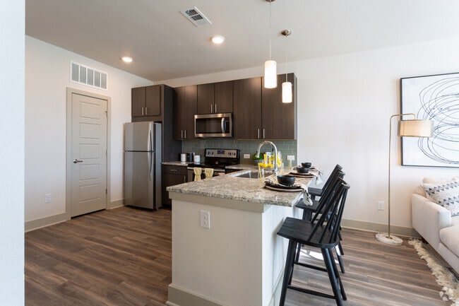 1BR, 1BA - 706 SF