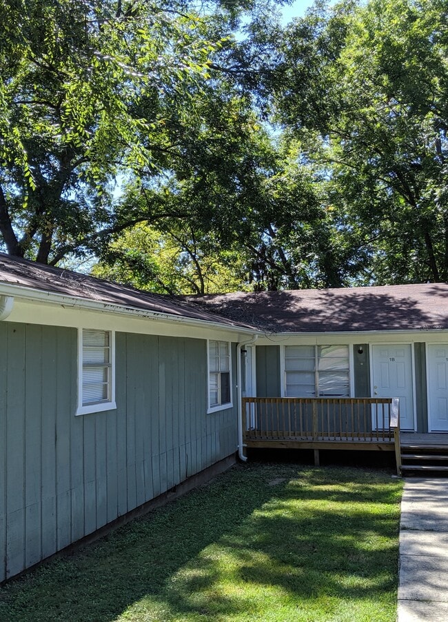 Building Photo - Twin Oaks Unit 1A Rental