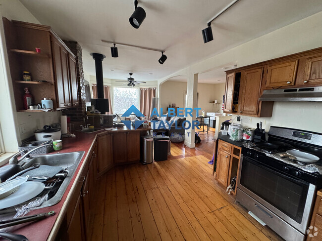 Building Photo - 53 Lawn St Unit 2 Rental