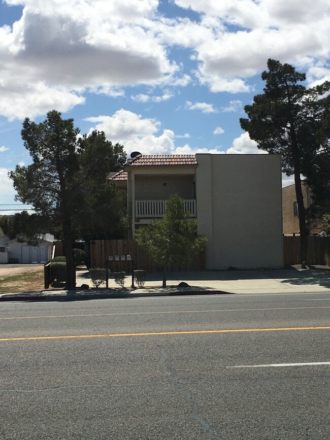 Photo - 601 E Ridgecrest Blvd