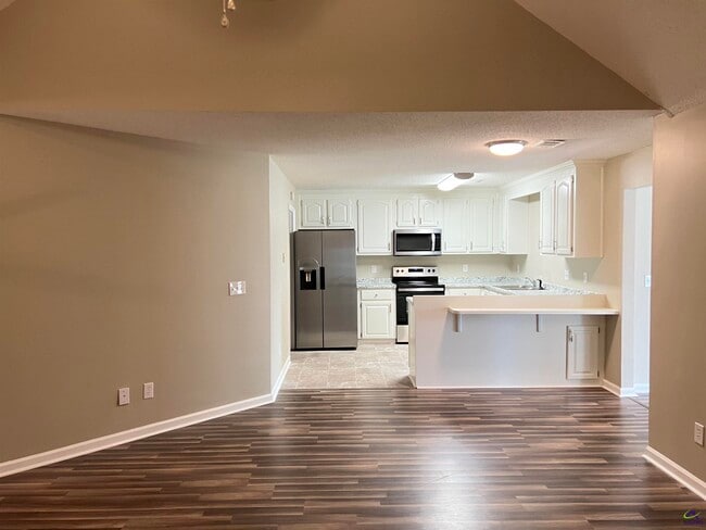 Photo - 203 Bryson Way