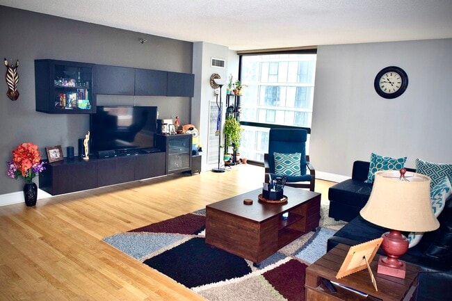 Living Room - 70 W Huron St Unit 903