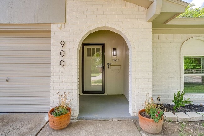 Photo - Amazing Modern- 3 Bedroom, 2 Bath Ready for New Tenants- Burleson ISD- 76028