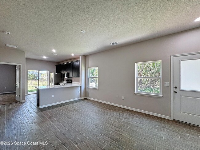 Photo - 528 L M Davey Ln