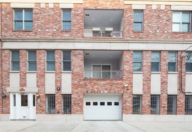 Building Photo - 75 Jefferson St Unit 5