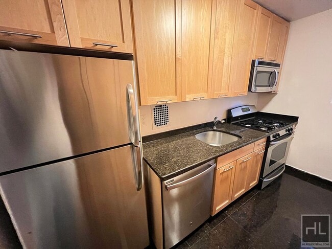 Photo - EAST 49 STREET Unit 6R