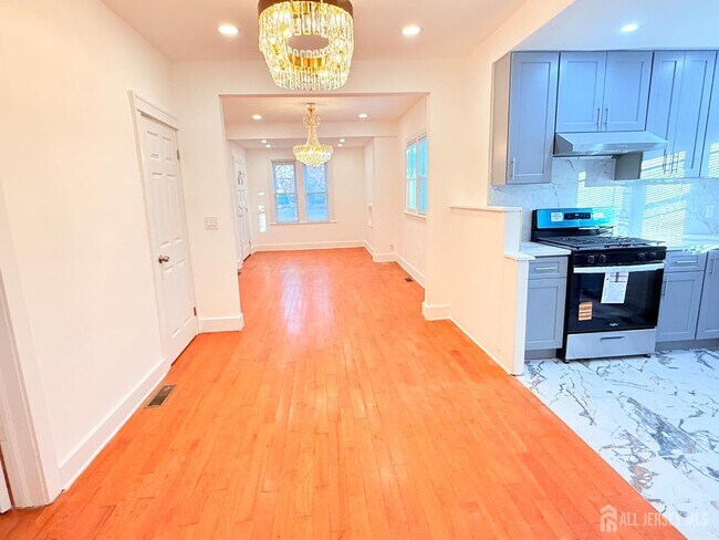 Photo - 385 Pierson Ave Unidad 1