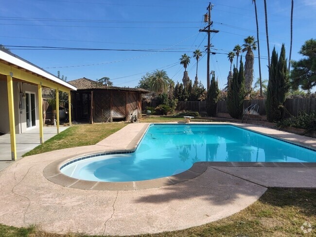 Building Photo - 2801 El Berrendo Ave Unit 1 Rental