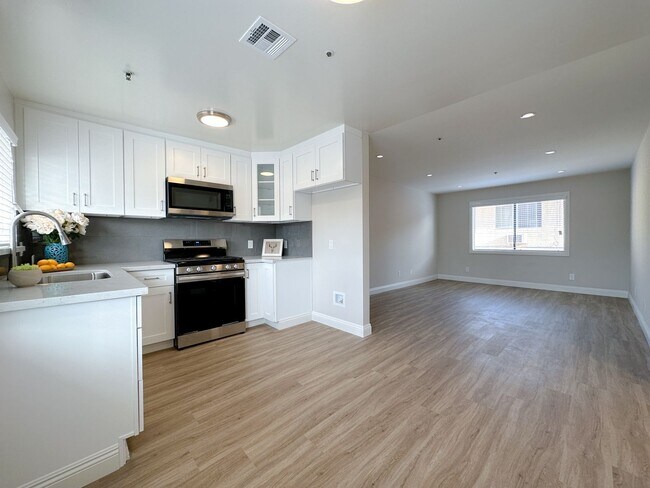 922 Benito Ave Unit B