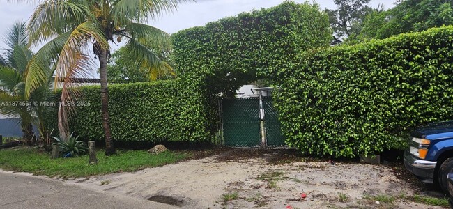 Building Photo - 2800 NW 90th St Rental