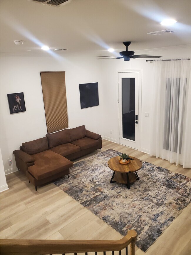 Photo - 5113 Briscoe St