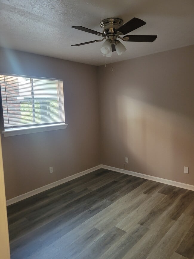 Photo - 2189 Baringer Ave