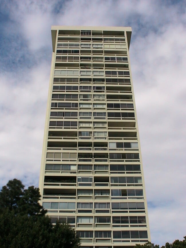 Lado sur de Pico, Boulevard - Century Towers