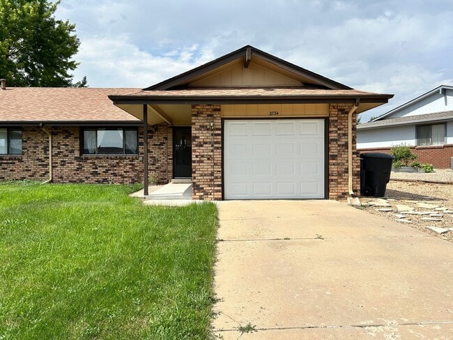 Building Photo - Recently Remodeled 2Bd/2Ba with Attached G...