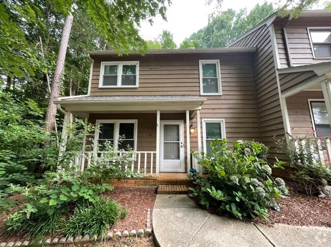 Building Photo - Cute end-unit 2 Bedroom Townhome in Cary