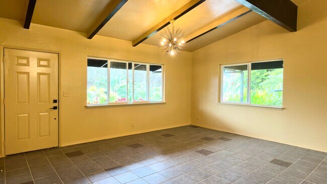 11-3885 Nahelenani Street