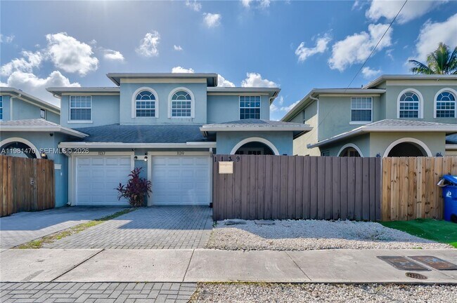 Photo - 1139 NE 3rd Ave