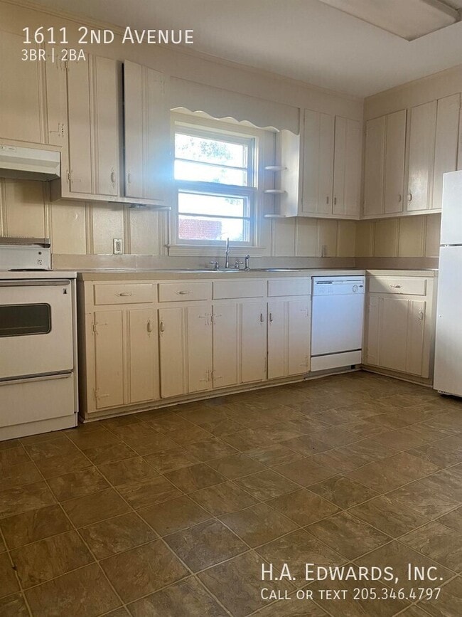 Photo - 1611 2nd Ave