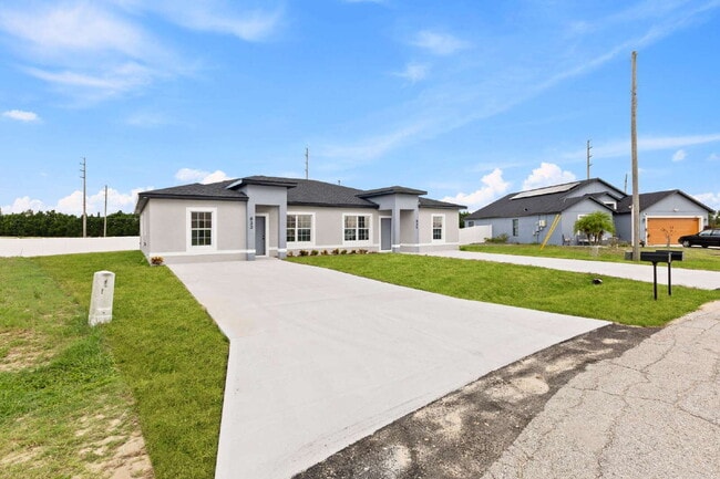 Building Photo - Stylish & Spacious 3 Bedroom Home in Prime Location!